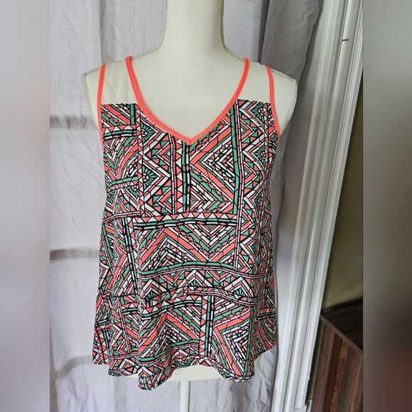 Geometric Patterned Women's Top Size Small - Picture 1 of 7